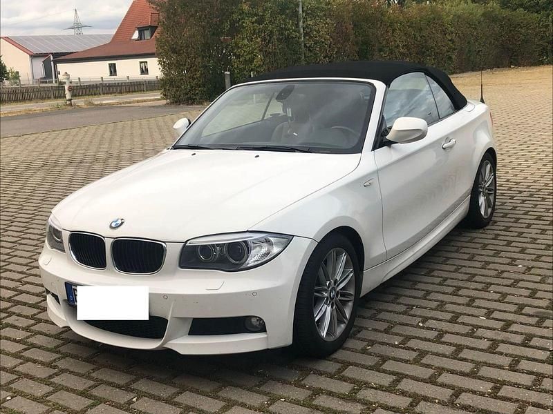 Weiß Gebraucht 2011 BMW 120 Cabriolet Performance Cabrio | 7.500 € (Guter Preis) - Bild 1/4