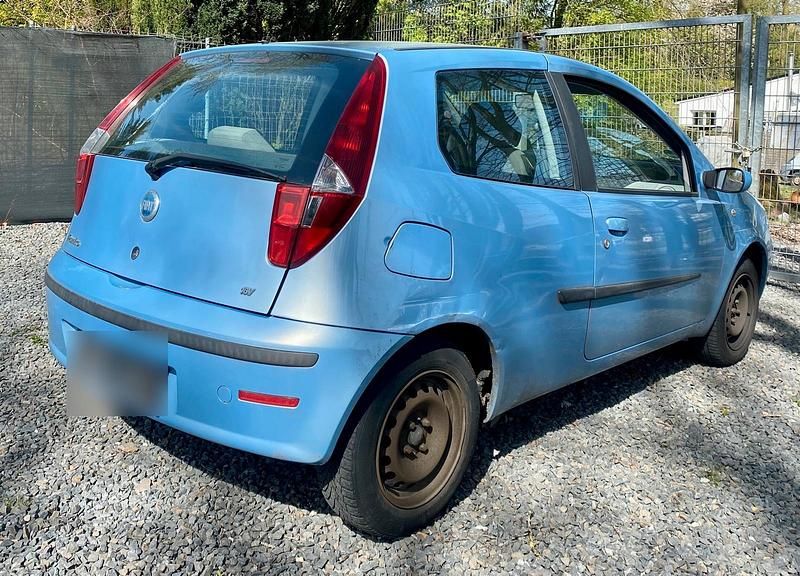 Gebraucht Fiat Punto 95 PS (69 kW) 2004 Blau Kleinwagen