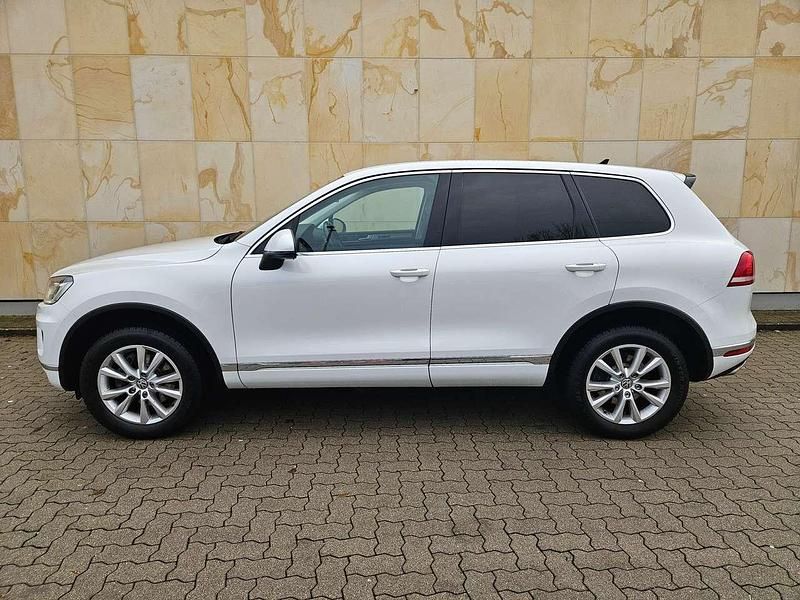 Gebraucht VW Touareg 262 PS (192 kW) 2016 Oryxweiß perlmutteffekt SUV