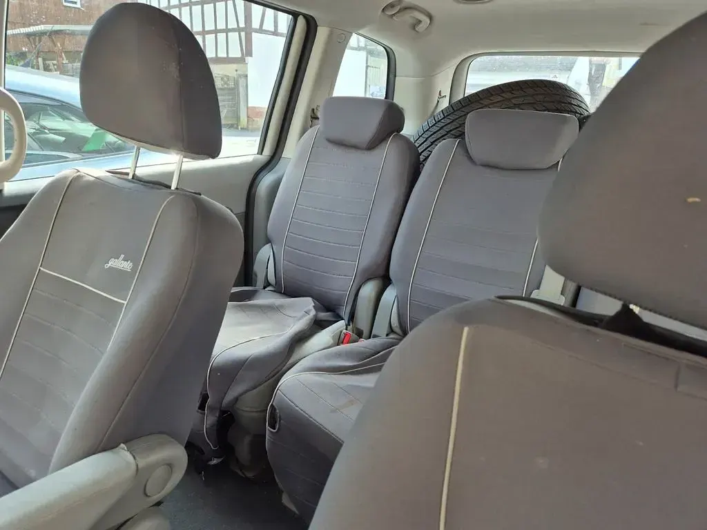 Gebraucht Kia Carnival LX 185 PS (136 kW) 2009 Grau Van / Kleinbus