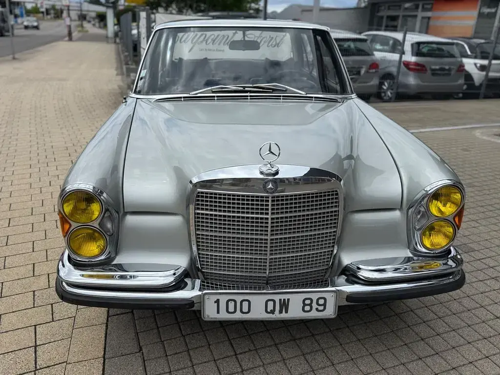 Gebraucht Mercedes 300 200 PS (147 kW) 1970 Silber Limousine