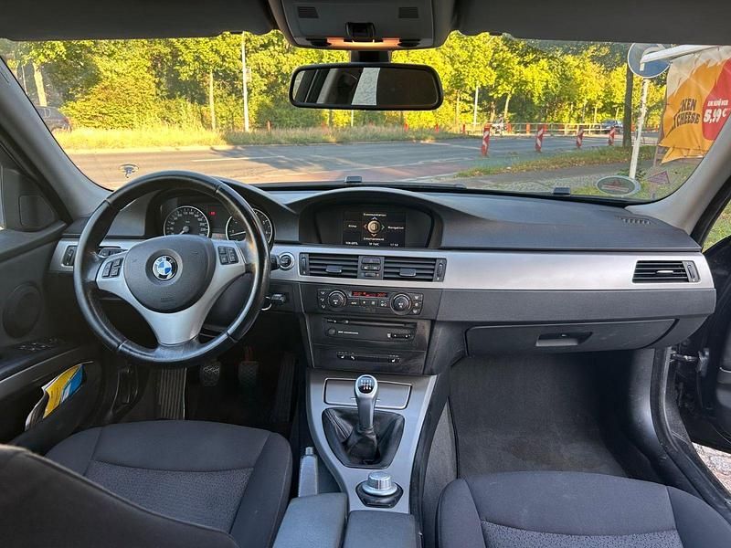 Gebraucht BMW 320 150 PS (110 kW) 2006 Schwarz Kombi