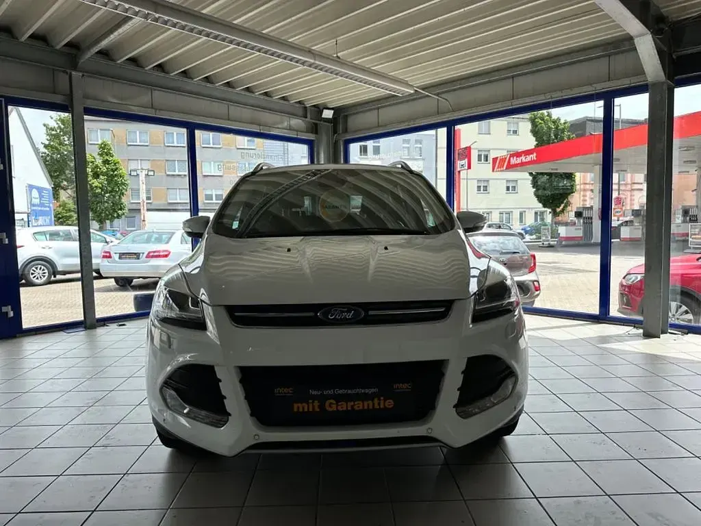 Gebraucht Ford Kuga Titanium 150 PS (110 kW) 2016 Weiß SUV