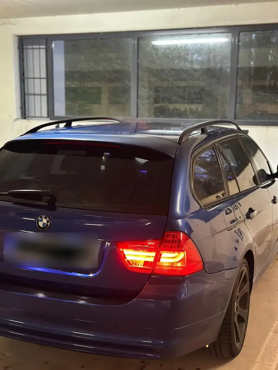 Gebraucht BMW 318 143 PS (105 kW) 2009 Blau Kombi
