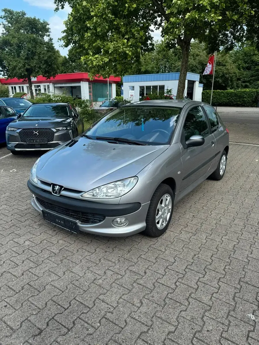Gebraucht Peugeot 206 75 PS (55 kW) 2005 Silber Kleinwagen