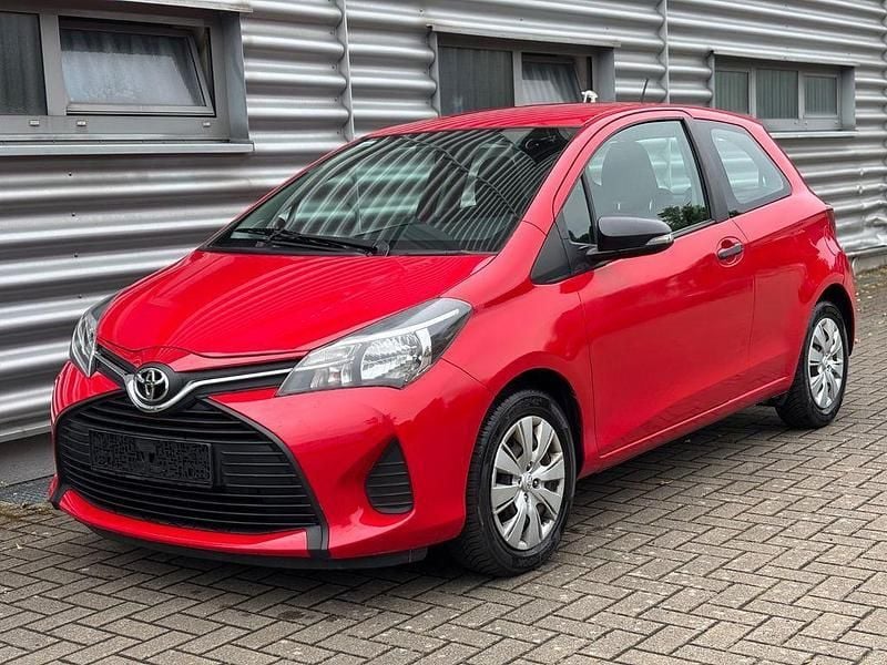 Rot Gebraucht 2016 Toyota Yaris Kleinwagen | 7.990 € (Fairer Preis) - Bild 1/4