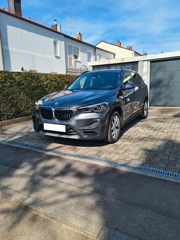 Grau Gebraucht 2020 BMW X1 SUV | 21.600 € (Guter Preis) - Bild 1/4
