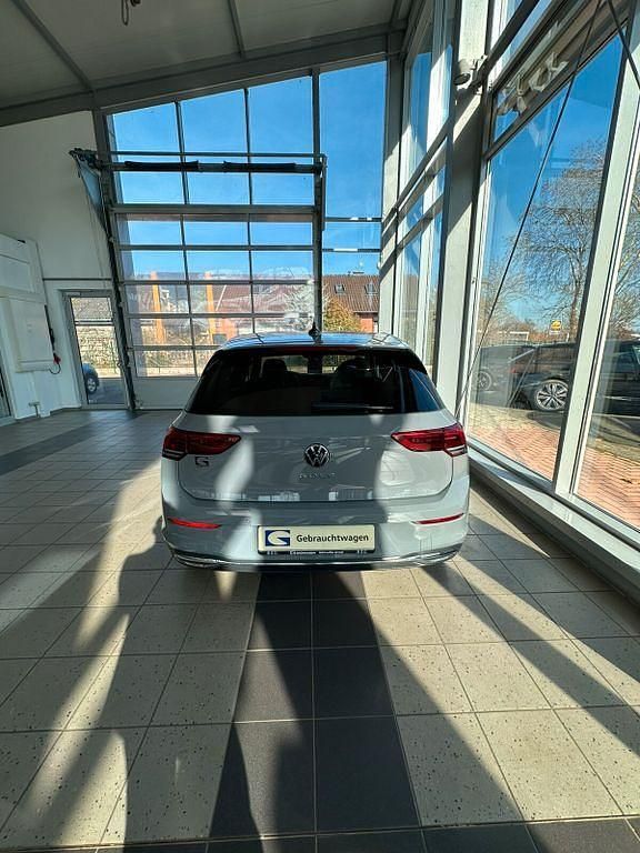 Gebraucht VW Golf VIII Active 131 PS (96 kW) 2023 Grau Limousine