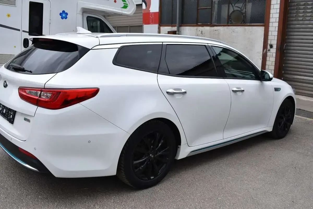 Gebraucht Kia Optima Spirit 156 PS (114 kW) 2018 Snow white Kombi