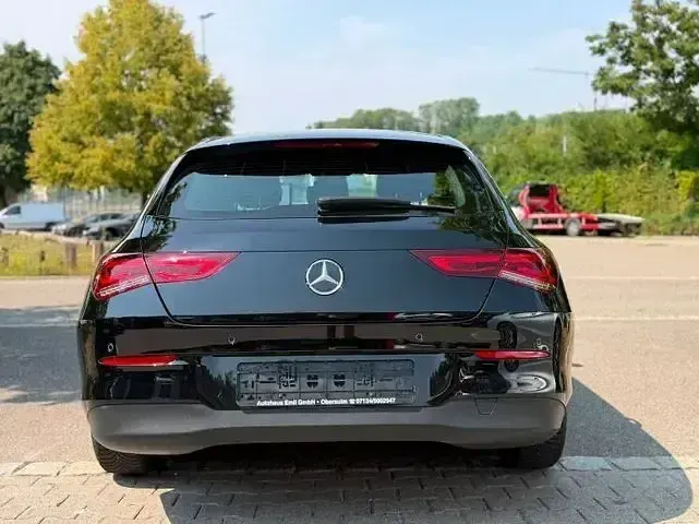 Gebraucht Mercedes CLA200 Shooting Brake 150 PS (110 kW) 2022 Schwarz Kombi