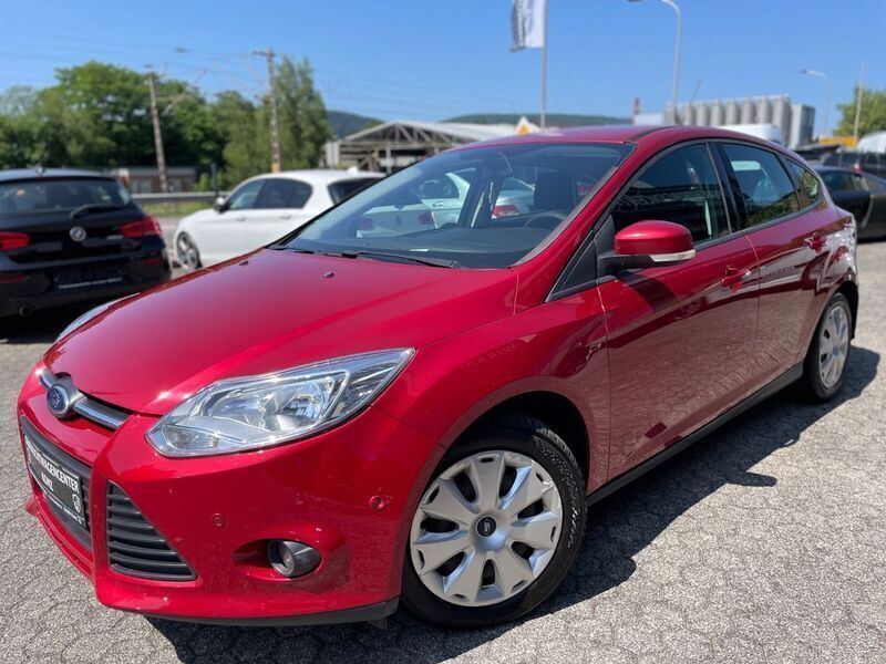 Rot Gebraucht 2011 Ford Focus Titanium Limousine | 3.990 € (Guter Preis) - Bild 1/4