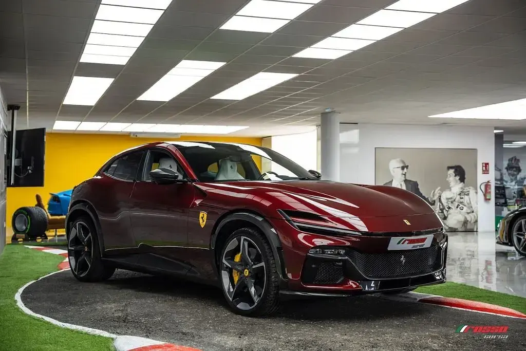 Gebraucht Ferrari Purosangue 725 PS (533 kW) 2024 Rot SUV