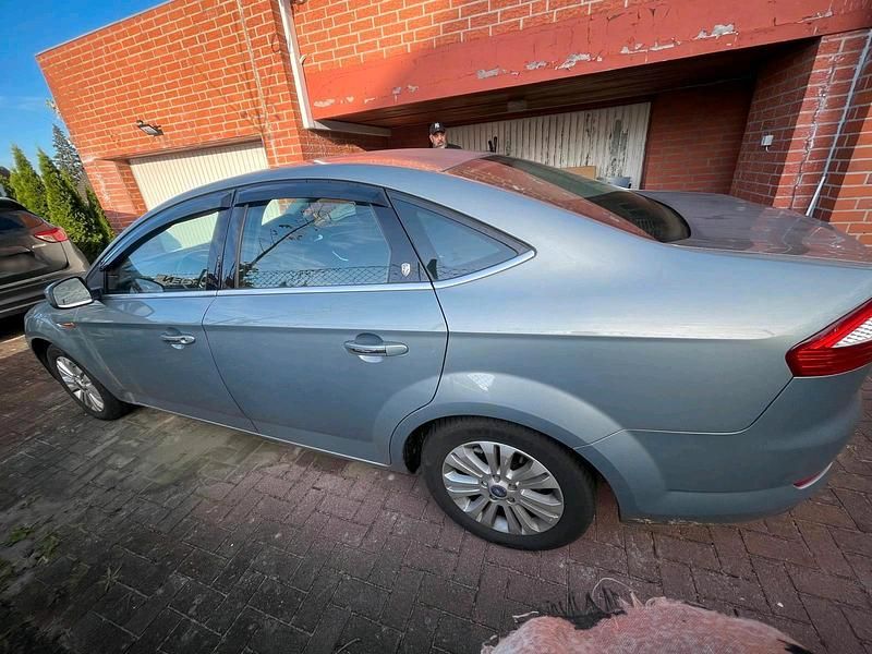 Gebraucht Ford Mondeo 140 PS (102 kW) 2007 Silber Limousine
