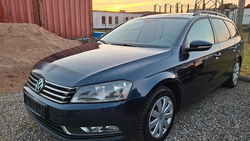 Gebraucht VW Passat 140 PS (102 kW) 2013 Blau Kombi