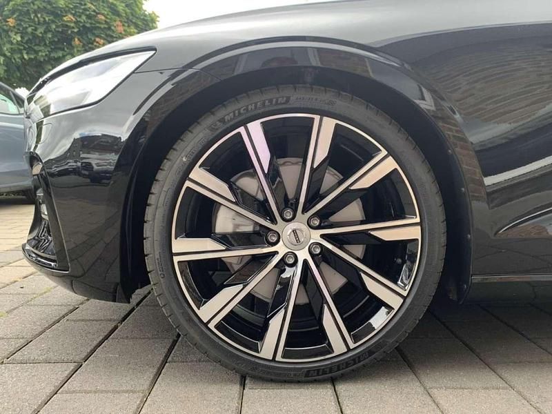 Gebraucht Volvo S60 Plus 197 PS (144 kW) 2024 Onyx black / metallic Limousine