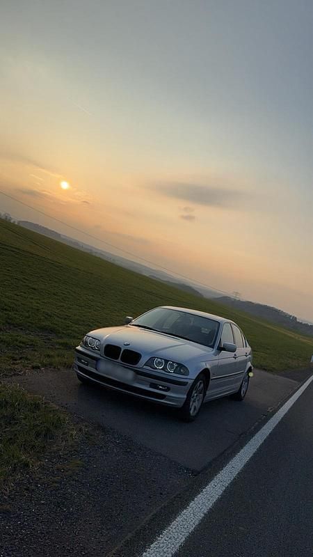 Silber Gebraucht 1999 BMW 320 Limousine | 6.000 € - Bild 1/4