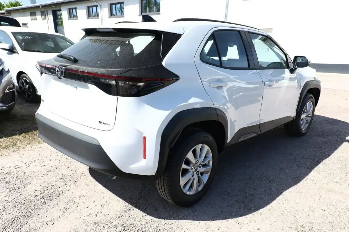 Neu Toyota Yaris 116 PS (85 kW) 2026 Schnee weiß Kleinwagen