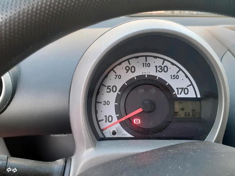 Gebraucht Toyota Aygo 68 PS (50 kW) 2007 Rot Kleinwagen