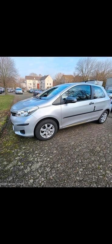 Silber Gebraucht 2012 Toyota Yaris Kleinwagen | 5.800 € (Guter Preis) - Bild 1/4