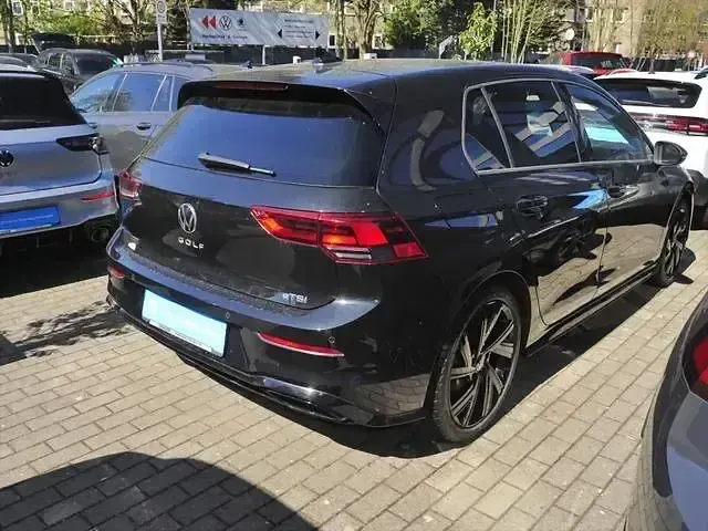 Gebraucht VW Golf VIII R-line 131 PS (96 kW) 2024 Grenadillschwarz metallic Limousine