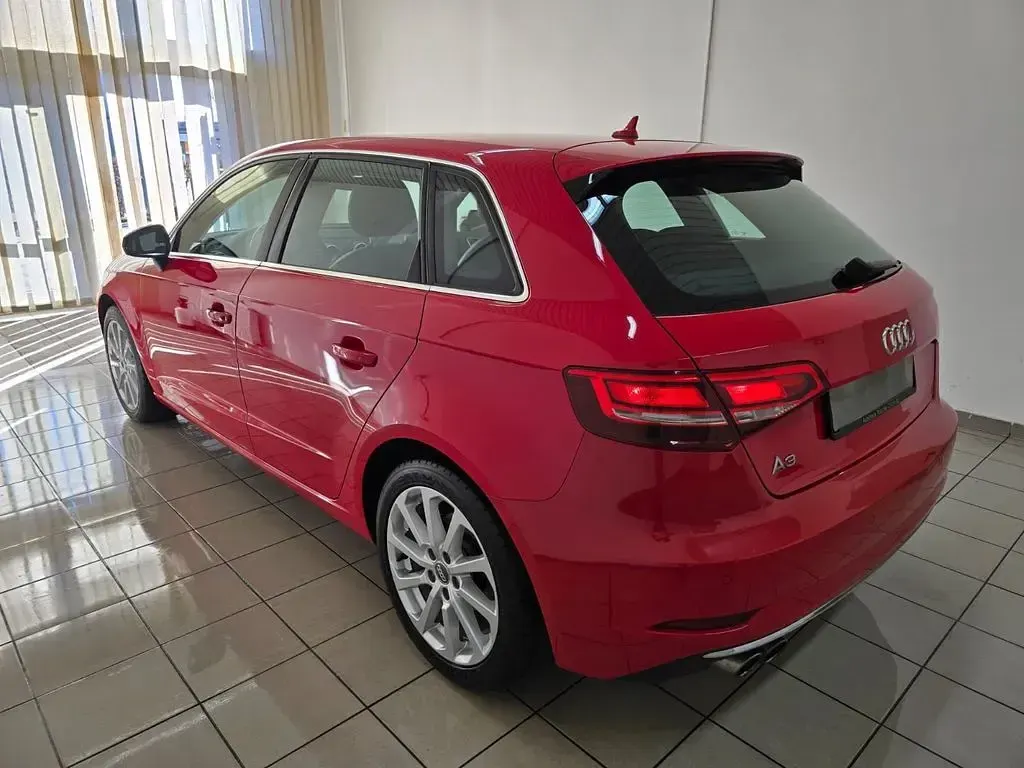 Używany Audi A3 Design 150 KM (110 kW) 2016 Czerwony Sedan/Limuzyna