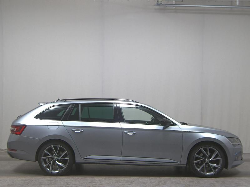 Grau Gebraucht 2019 Skoda Superb SportLine Kombi | 16.980 € (Superpreis) - Bild 1/4