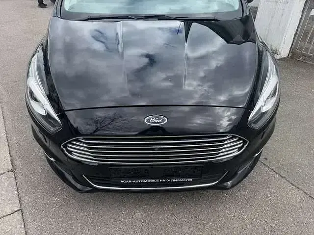 Gebraucht Ford S-MAX Titanium 180 PS (132 kW) 2018 Iridiumschwarz metallic Van / Kleinbus