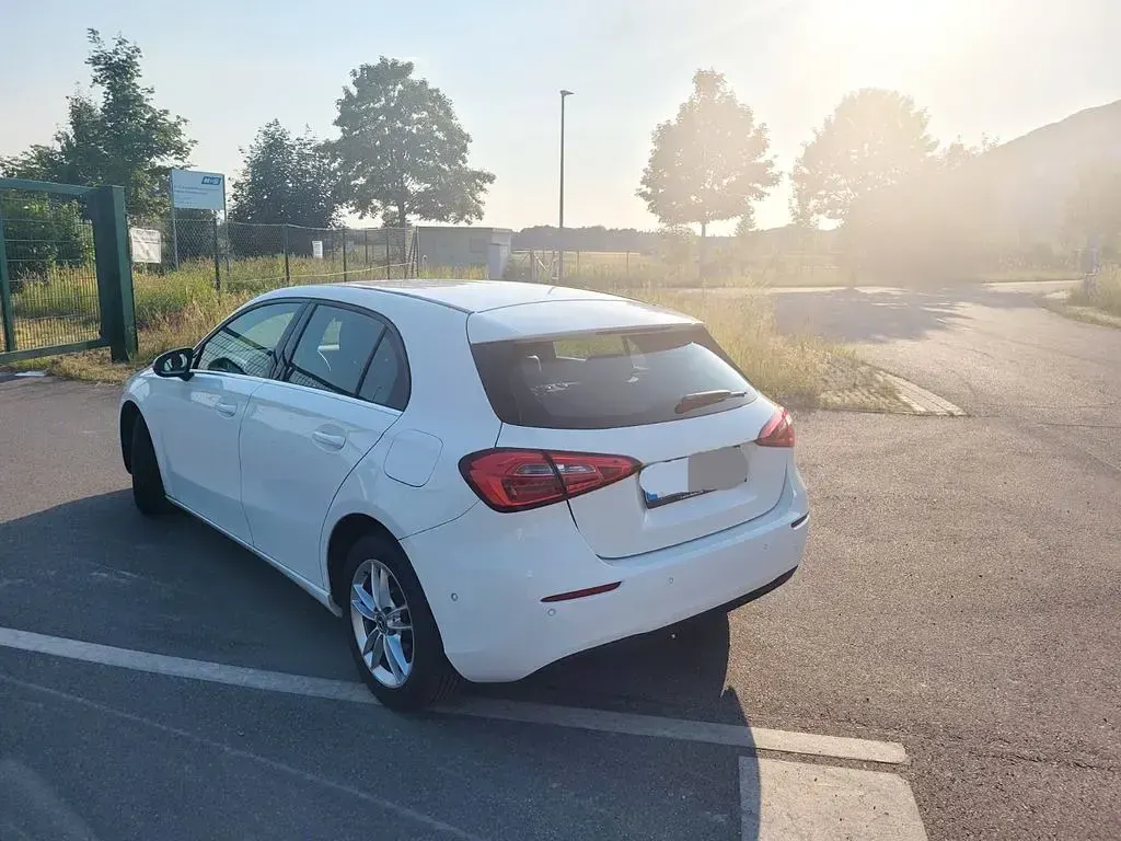 Gebraucht Mercedes A180 116 PS (85 kW) 2022 Weiß Limousine