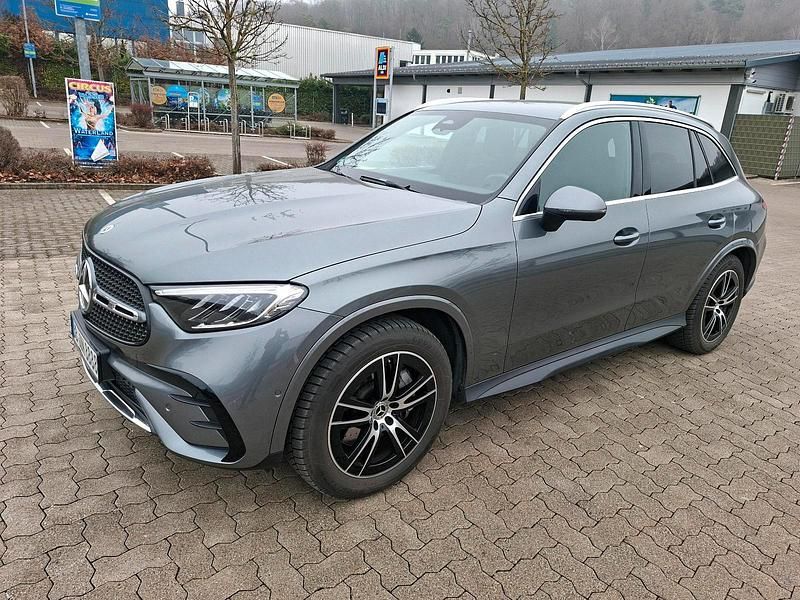 Grau Gebraucht 2023 Mercedes 200 SUV | 47.000 € - Bild 1/4