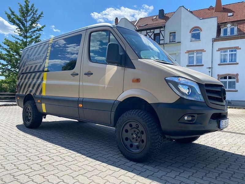 Gebraucht Mercedes Sprinter 190 PS (139 kW) 2018 Blau Van