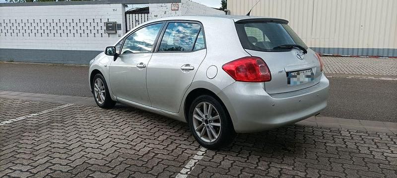 Gebraucht Toyota Auris 126 PS (92 kW) 2008 Silber Limousine