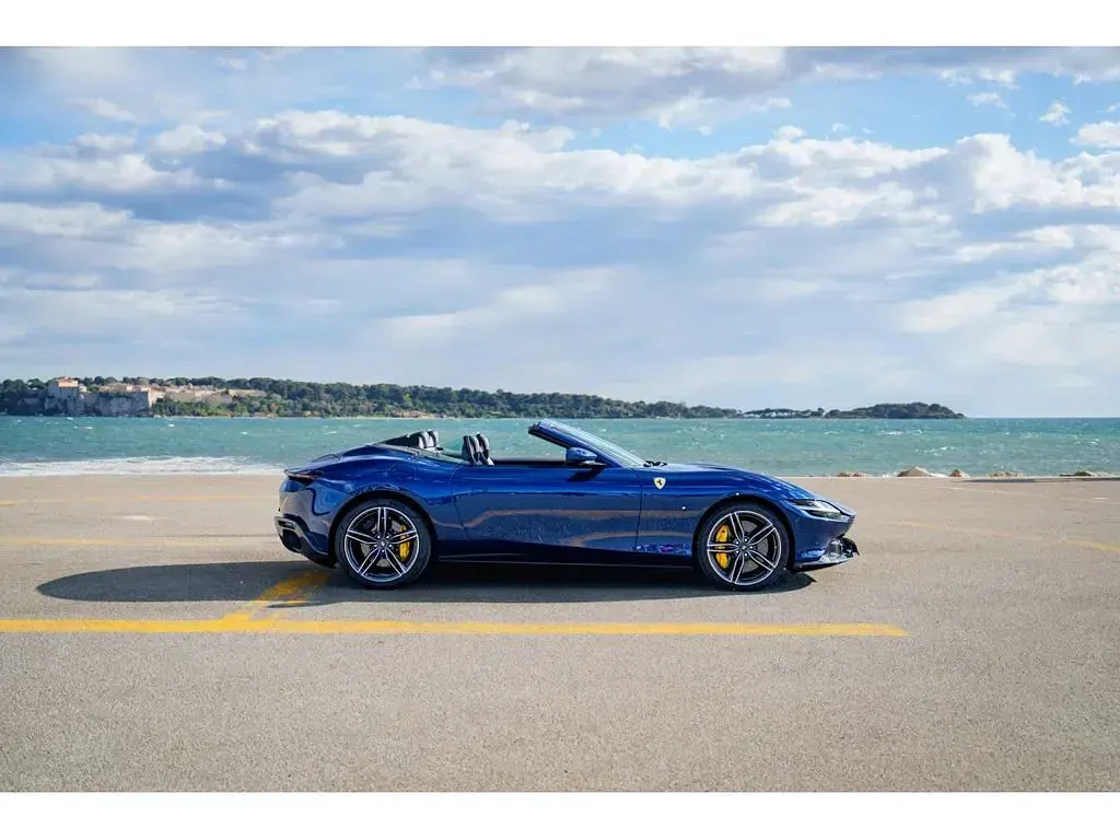 Gebraucht Ferrari Roma 620 PS (456 kW) 2025 Blau Cabrio