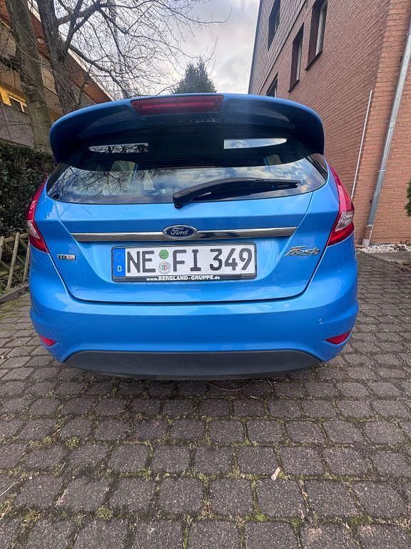 Gebraucht Ford Fiesta Titanium 90 PS (66 kW) 2010 Blau Kleinwagen