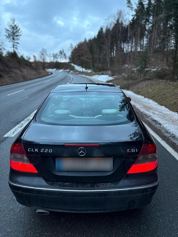 Gebraucht Mercedes CLK220 150 PS (110 kW) 2009 Schwarz Coupé