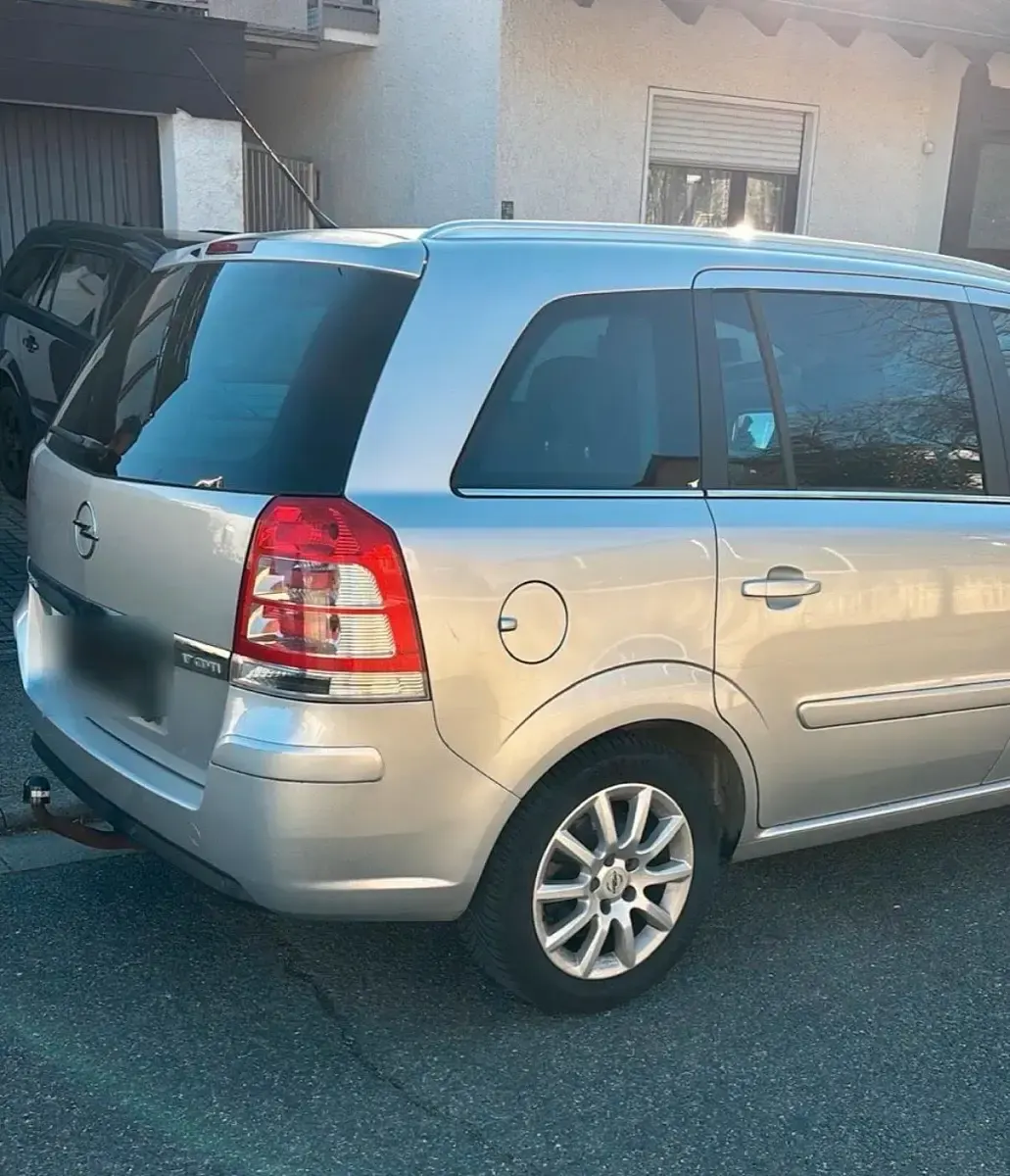 Gebraucht Opel Zafira 110 PS (80 kW) 2009 Silber Van / Kleinbus