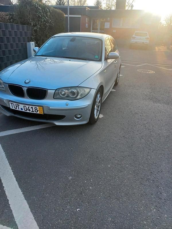 Gebraucht BMW 118 130 PS (95 kW) 2006 Grau Kleinwagen