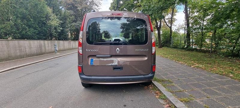 Gebraucht Renault Kangoo 95 PS (69 kW) 2020 Braun Van / Kleinbus