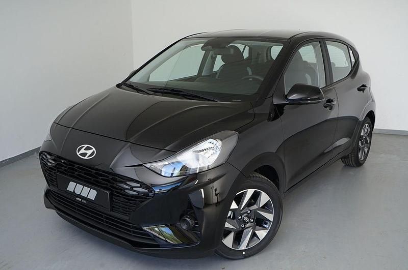 Gebraucht Hyundai i10 Trend 63 PS (46 kW) 2025 Schwarz Kleinwagen