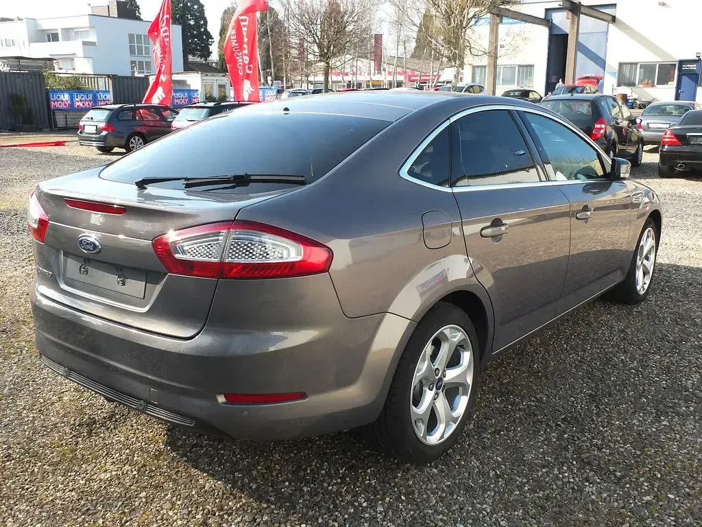 Gebraucht Ford Mondeo 163 PS (119 kW) 2014 Braun Limousine