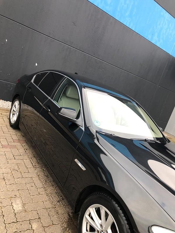Gebraucht BMW 520 183 PS (134 kW) 2012 Schwarz Limousine