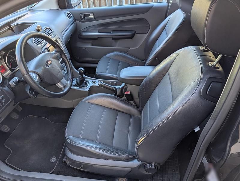 Gebraucht Ford Focus 115 PS (84 kW) 2008 Schwarz Limousine