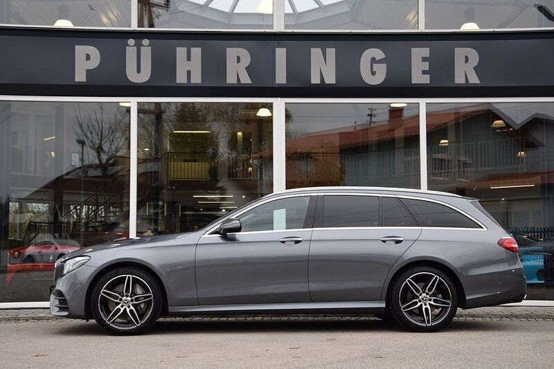 Grau Gebraucht 2019 Mercedes E400 AMG line Limousine | 30.900 € (Superpreis) - Bild 1/4