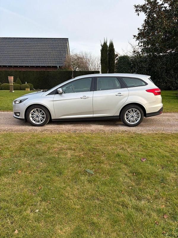 Gebraucht Ford Focus Cool & Connect 125 PS (91 kW) 2017 Silber Kombi