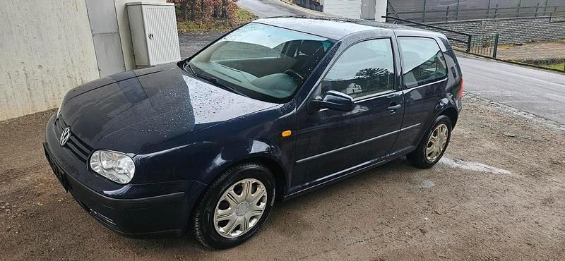 Gebraucht VW Golf IV 75 PS (55 kW) 1998 Blau Kleinwagen