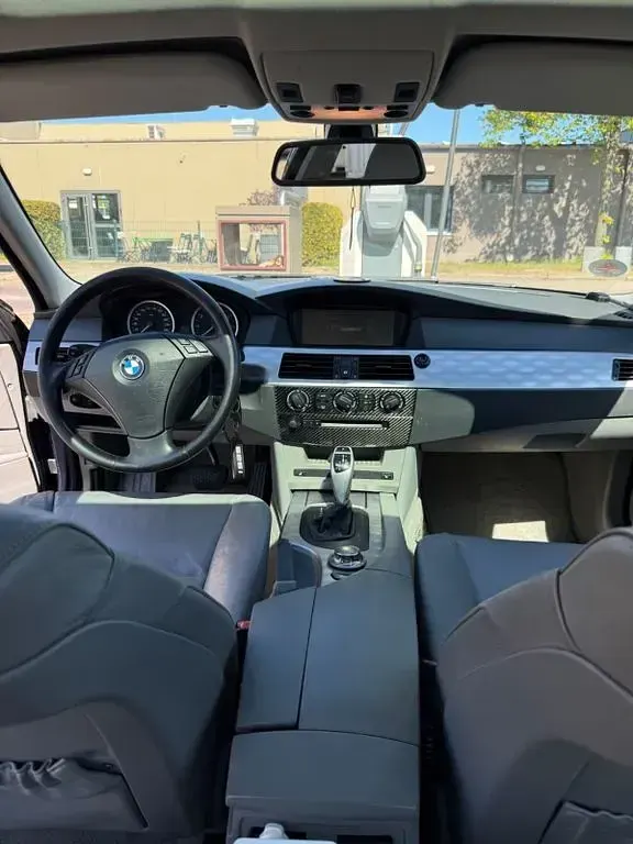 Second-hand BMW 525 192 CP (141 kW) 2003 Albastru Berlinǎ