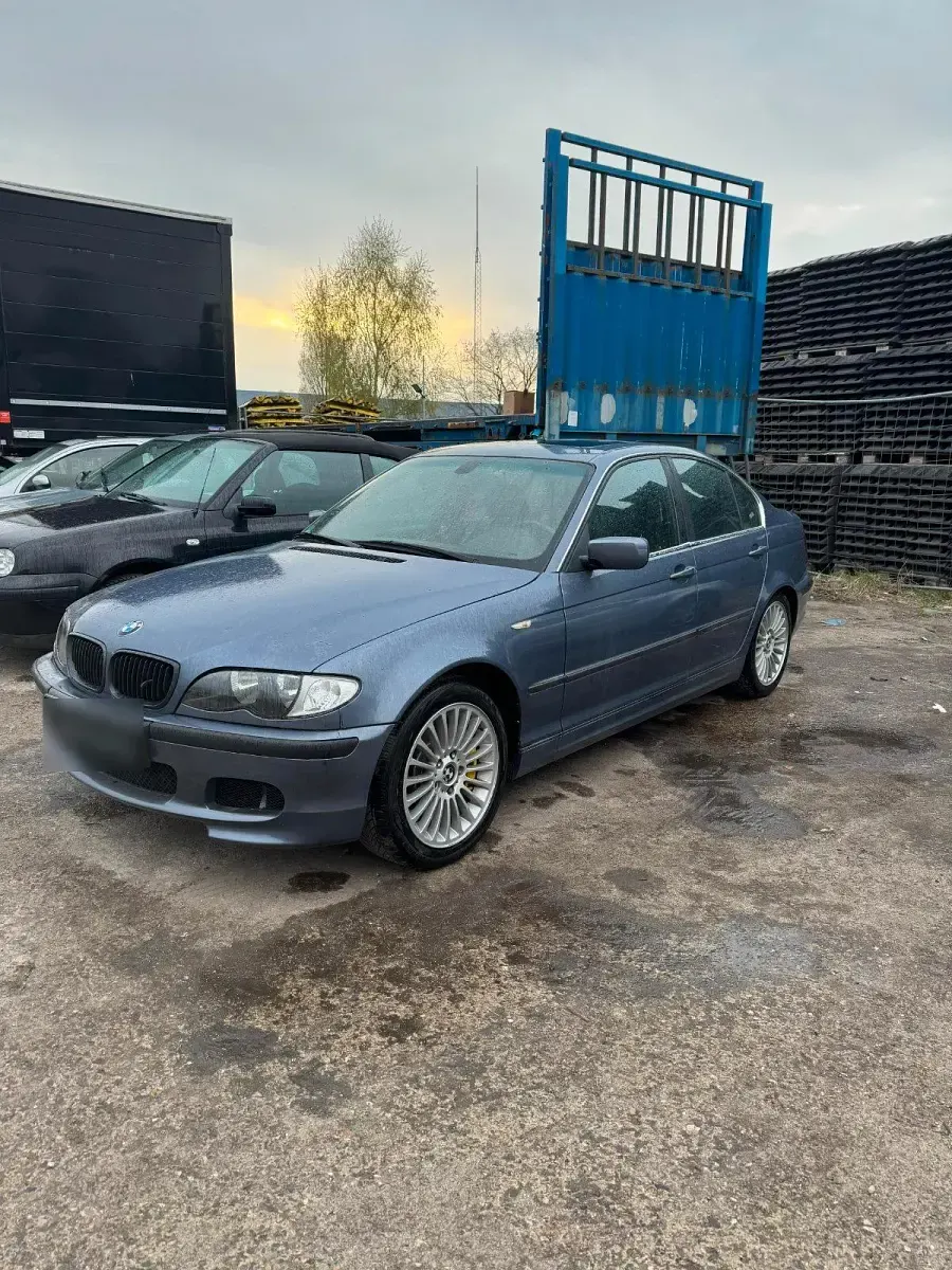 Second-hand BMW 330 184 CP (135 kW) 2000 Albastru Berlinǎ