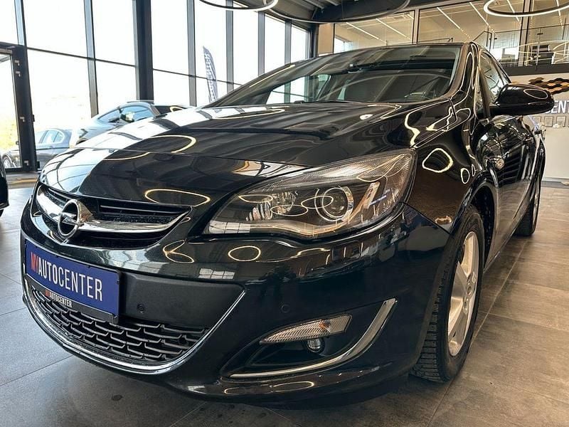 Gebraucht Opel Astra Exklusiv 140 PS (102 kW) 2015 Schwarz Limousine