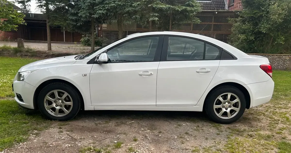 Gebraucht Chevrolet Cruze 163 PS (119 kW) 2012 Weiß Limousine