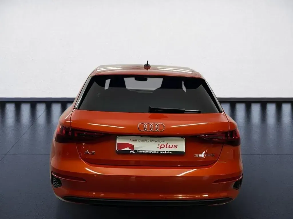 Gebraucht Audi A3 Ambiente 150 PS (110 kW) 2023 Individuallackierungen audi exclusive Limousine