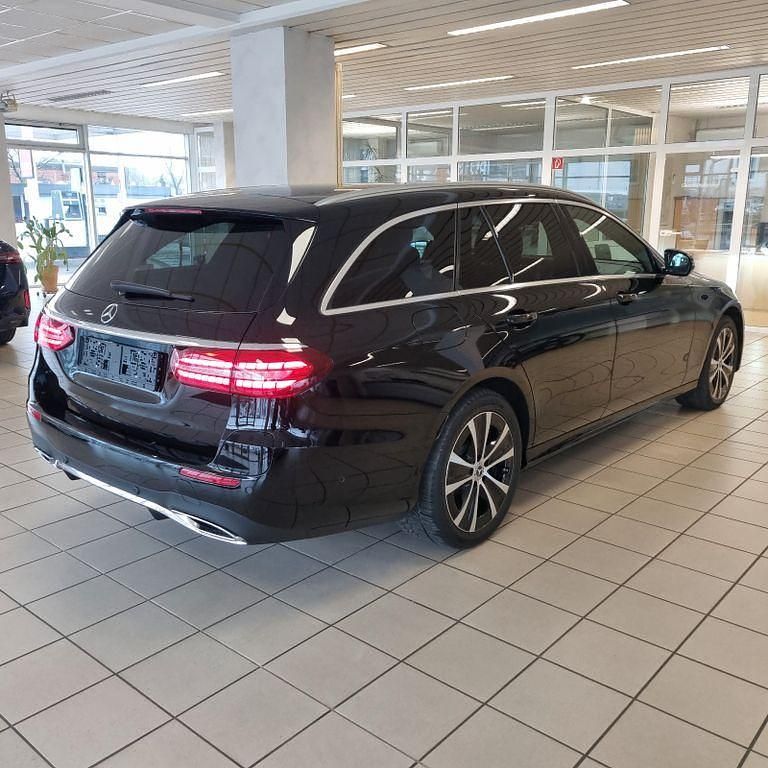 Gebraucht Mercedes E300 194 PS (142 kW) 2021 Schwarz Kombi